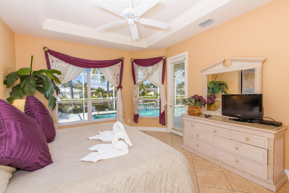 House Laura Master Bedroom